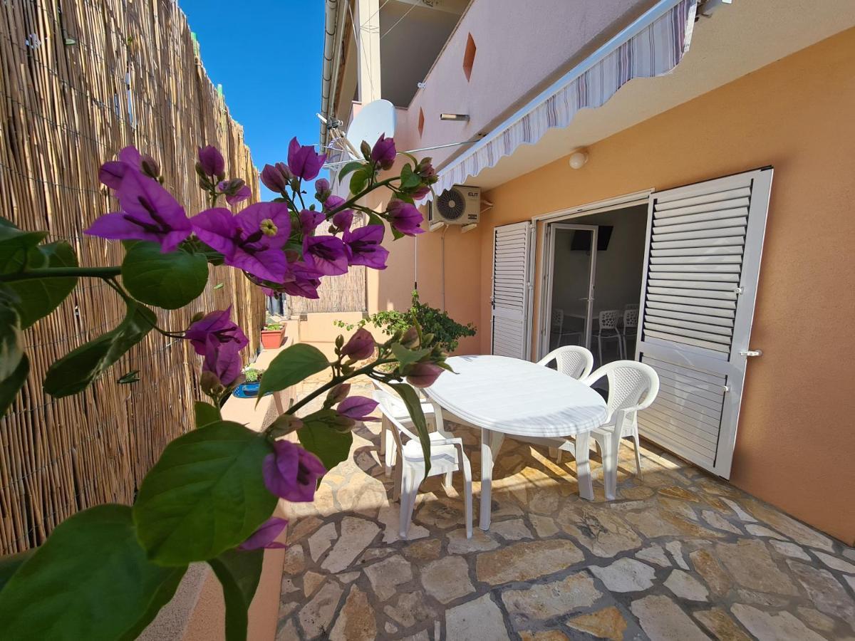 Apartments Barbati Kustići エクステリア 写真