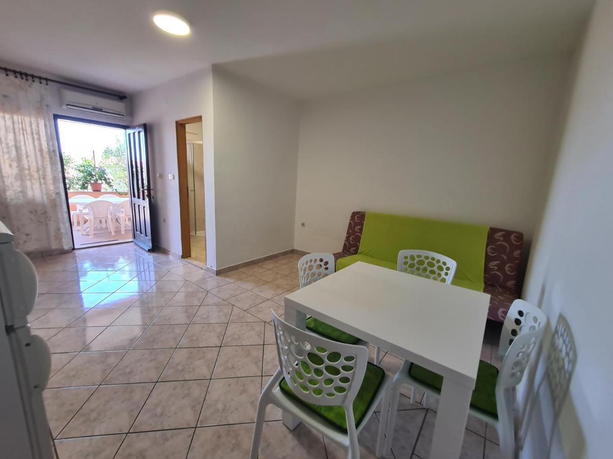 Apartments Barbati Kustići エクステリア 写真