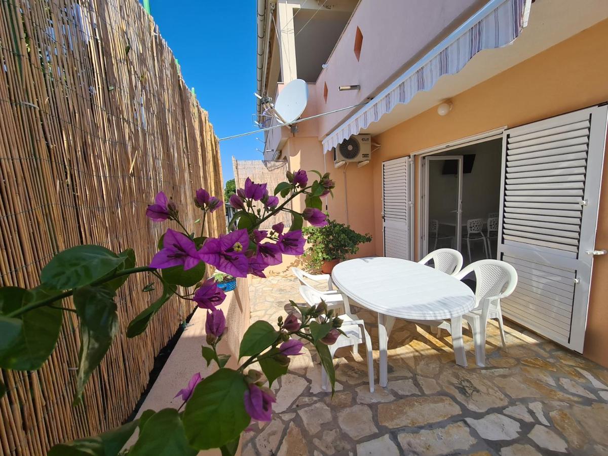 Apartments Barbati Kustići エクステリア 写真