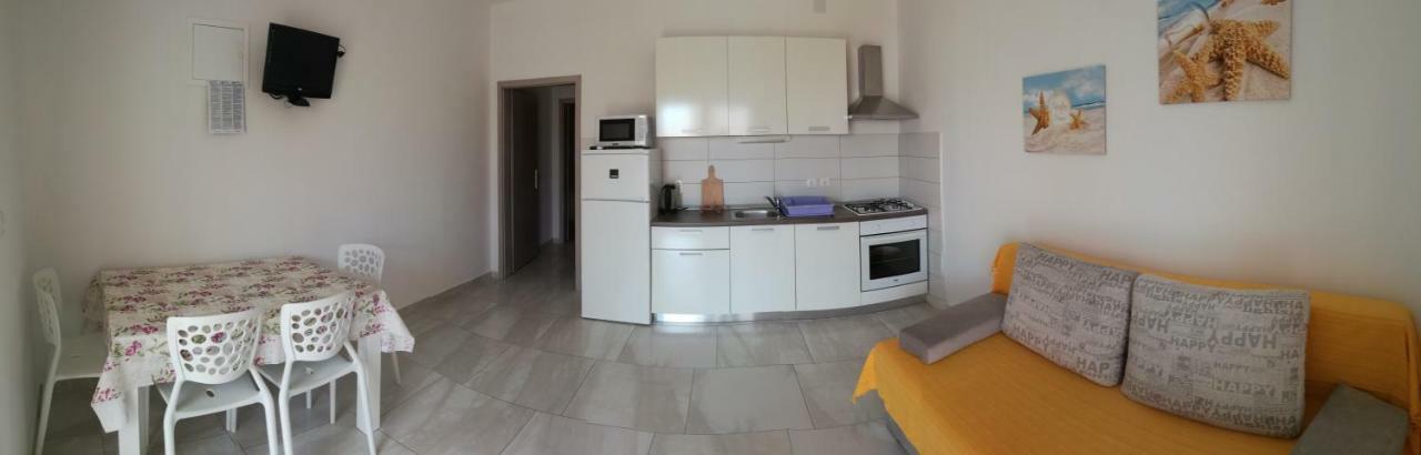 Apartments Barbati Kustići エクステリア 写真