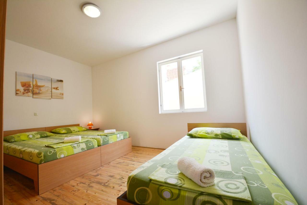 Apartments Barbati Kustići エクステリア 写真
